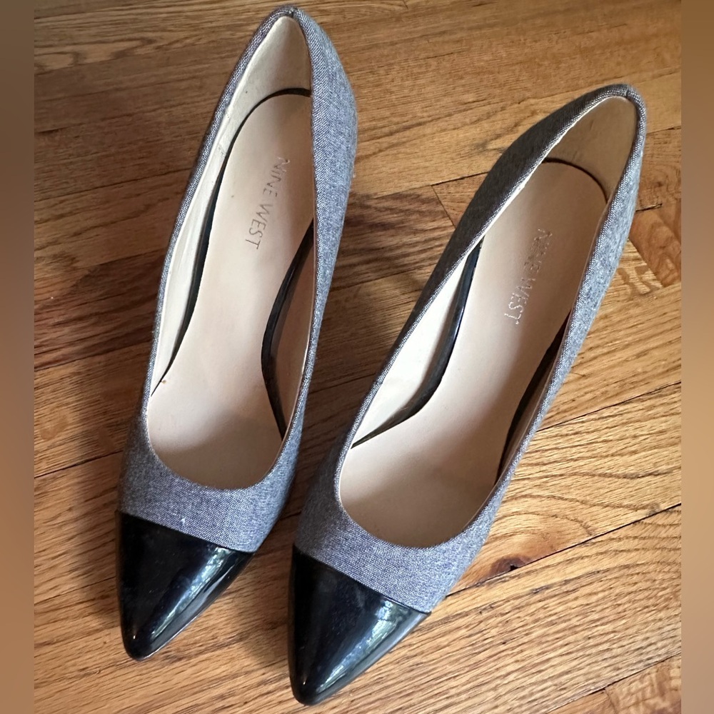 Pretty Nine West gray heels with patent leather toes and heels
